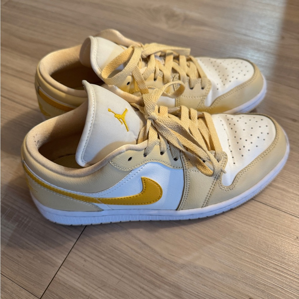 Nike Air Jordan 1 Low (Women’s 9)